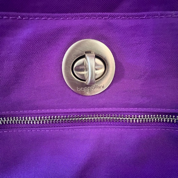 BAGGALLINI Crossbody 2 Pc Set NWT Vibrant Purple Gold Hardware Turn Lock Zipper - Picture 5 of 16